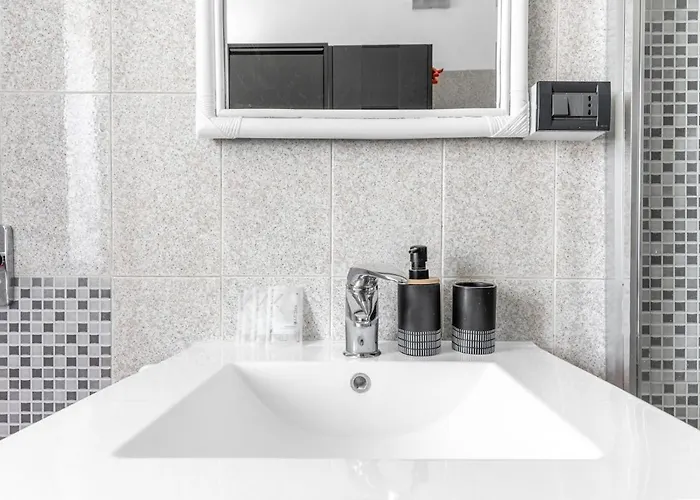 Appartamento Comodo E Confortevole-sesto Piano Con Vista Milano
